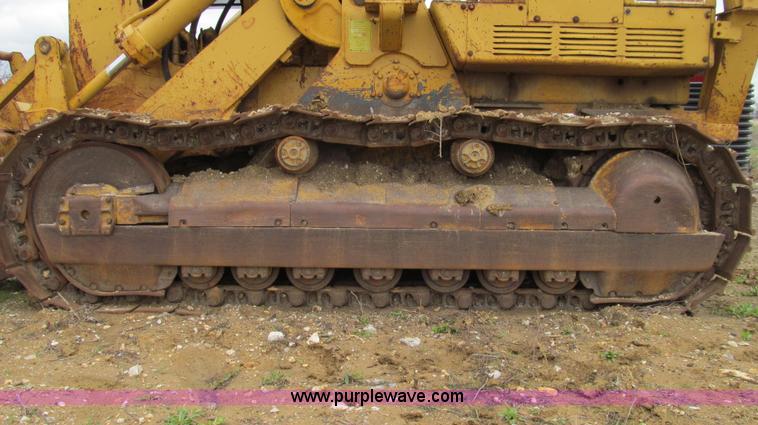 image for item E3898 1974 Caterpillar 977L track loader