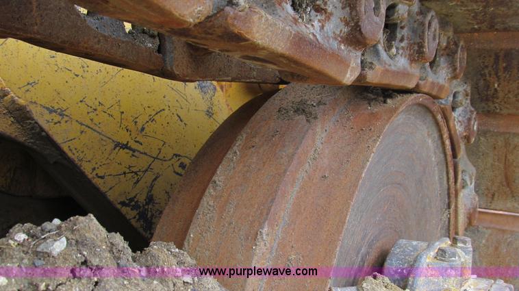image for item E3898 1974 Caterpillar 977L track loader