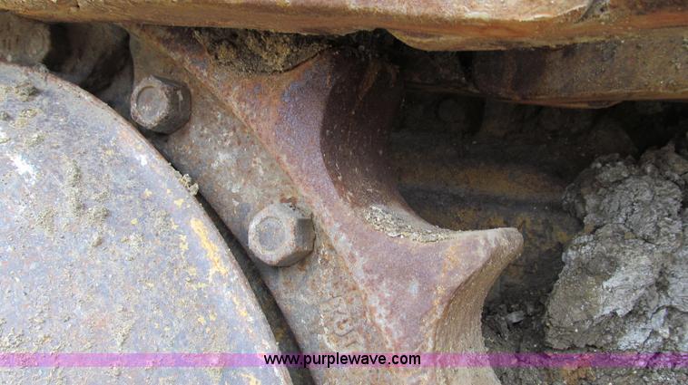 image for item E3898 1974 Caterpillar 977L track loader