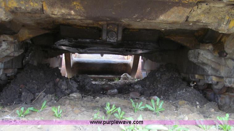 image for item E3898 1974 Caterpillar 977L track loader