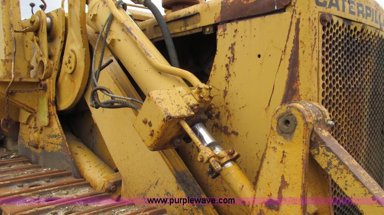 image for item E3898 1974 Caterpillar 977L track loader