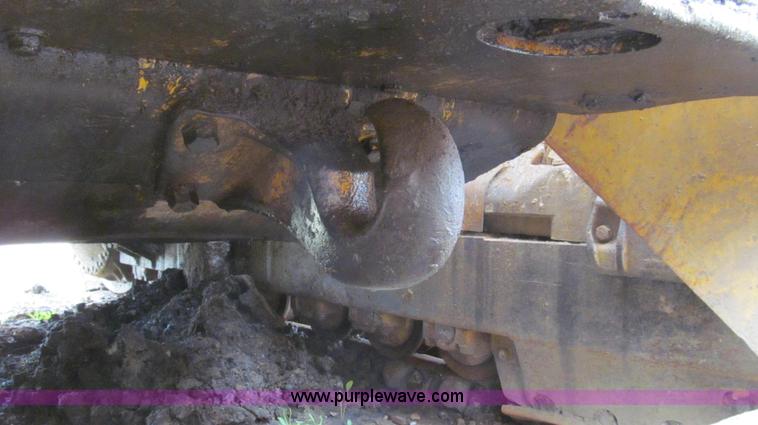 image for item E3898 1974 Caterpillar 977L track loader