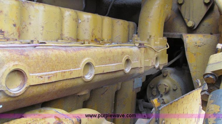 image for item E3898 1974 Caterpillar 977L track loader