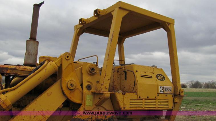 image for item E3898 1974 Caterpillar 977L track loader