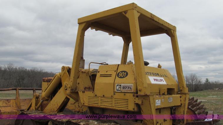 image for item E3898 1974 Caterpillar 977L track loader