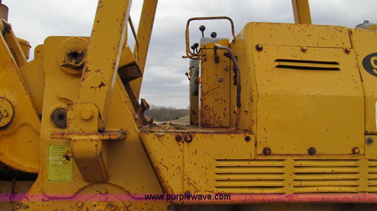 image for item E3898 1974 Caterpillar 977L track loader