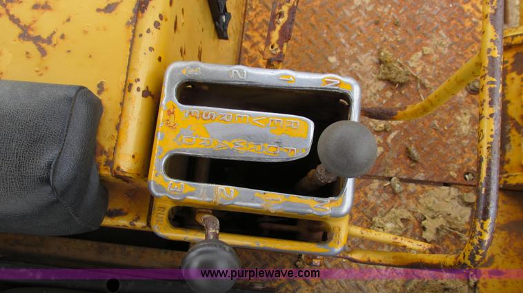 image for item E3898 1974 Caterpillar 977L track loader