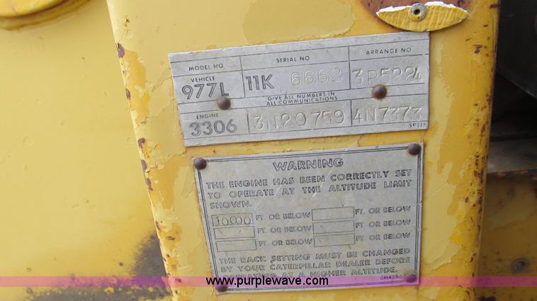 image for item E3898 1974 Caterpillar 977L track loader