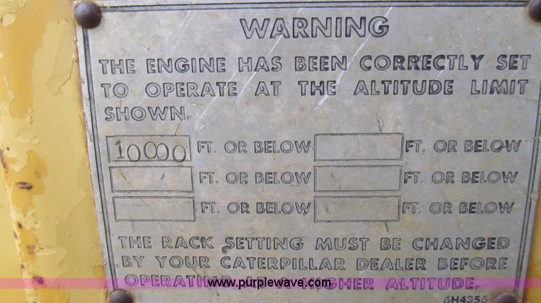 image for item E3898 1974 Caterpillar 977L track loader