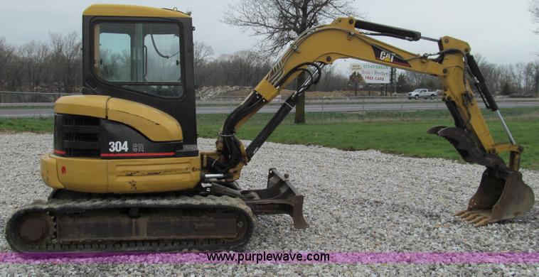 image for item E3903 2006 Caterpillar 304CR mini excavator