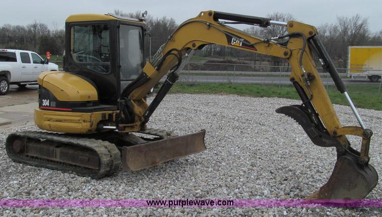 image for item E3903 2006 Caterpillar 304CR mini excavator