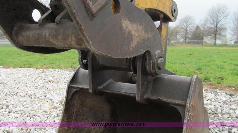 image for item E3903 2006 Caterpillar 304CR mini excavator