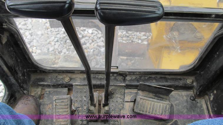 image for item E3903 2006 Caterpillar 304CR mini excavator