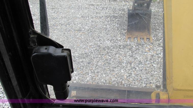 image for item E3903 2006 Caterpillar 304CR mini excavator