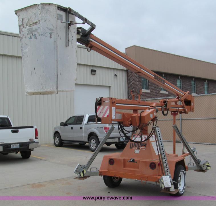 image for item E5858 1999 KB 542 Unilift towable boom lift