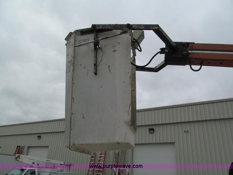 image for item E5858 1999 KB 542 Unilift towable boom lift