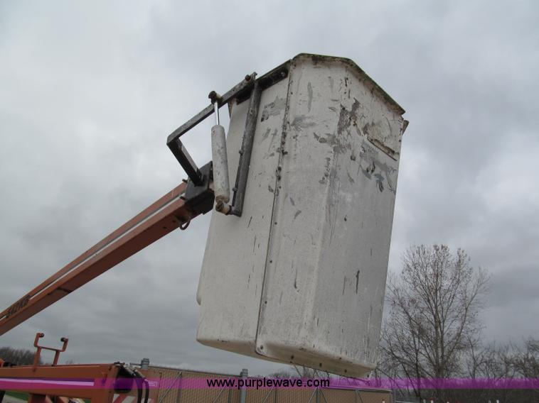 image for item E5858 1999 KB 542 Unilift towable boom lift