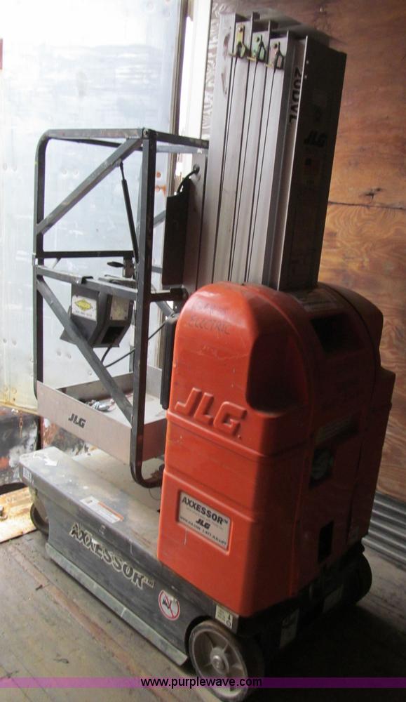 image for item E5859 2004 JLG 20DVL one man lift