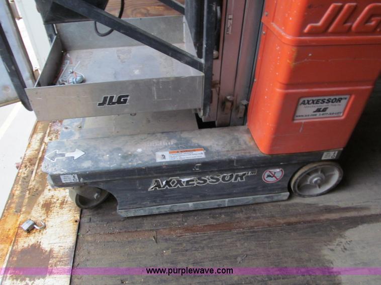image for item E5859 2004 JLG 20DVL one man lift