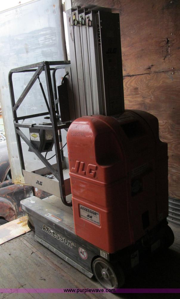 image for item E5859 2004 JLG 20DVL one man lift