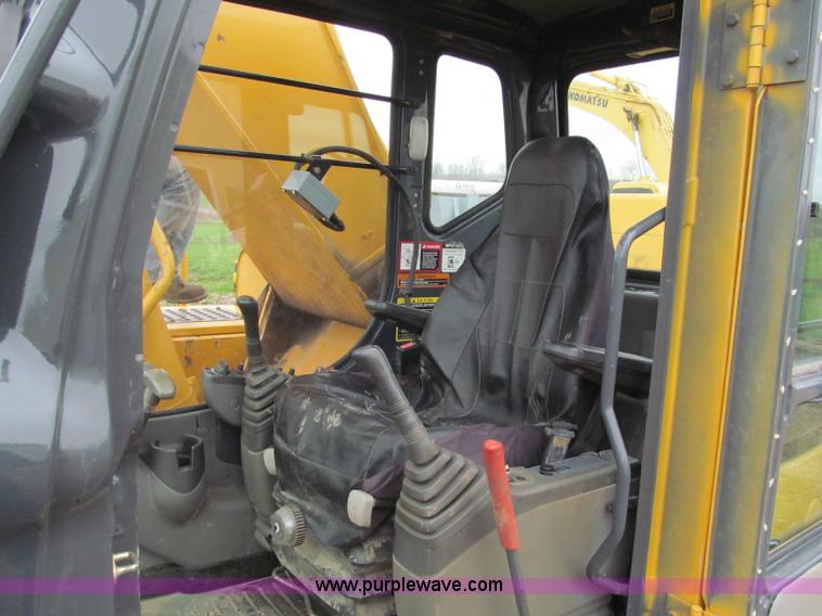 image for item E5862 2006 John Deere 330C LC excavator