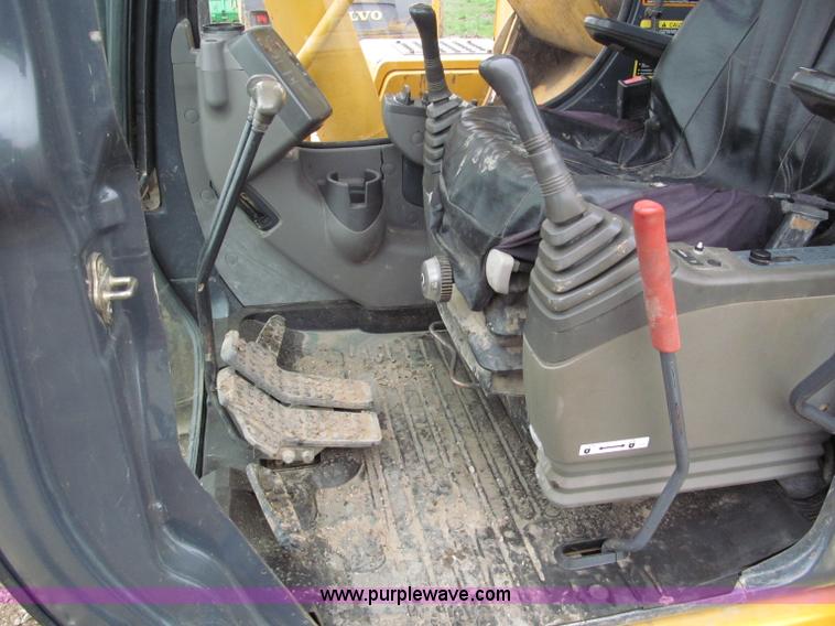 image for item E5862 2006 John Deere 330C LC excavator