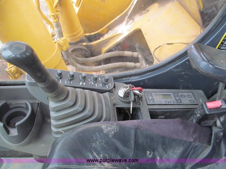 image for item E5862 2006 John Deere 330C LC excavator
