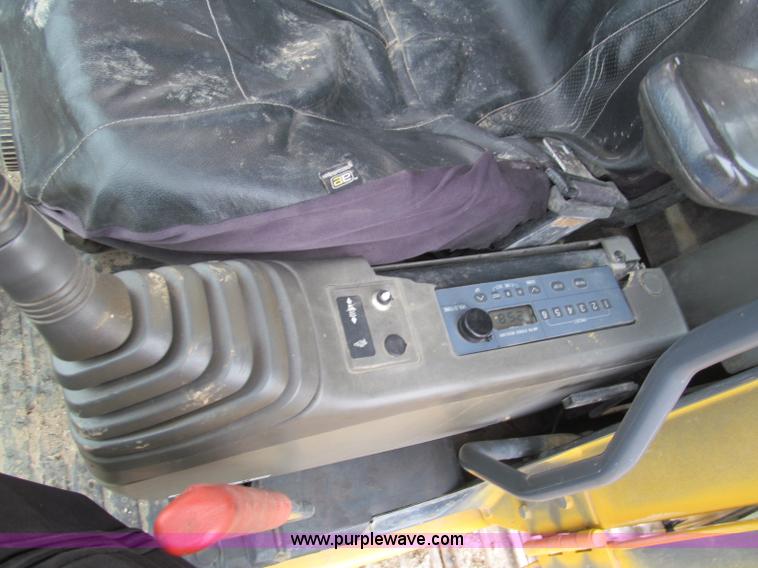 image for item E5862 2006 John Deere 330C LC excavator