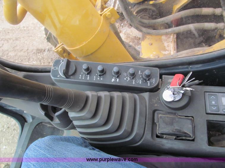 image for item E5862 2006 John Deere 330C LC excavator