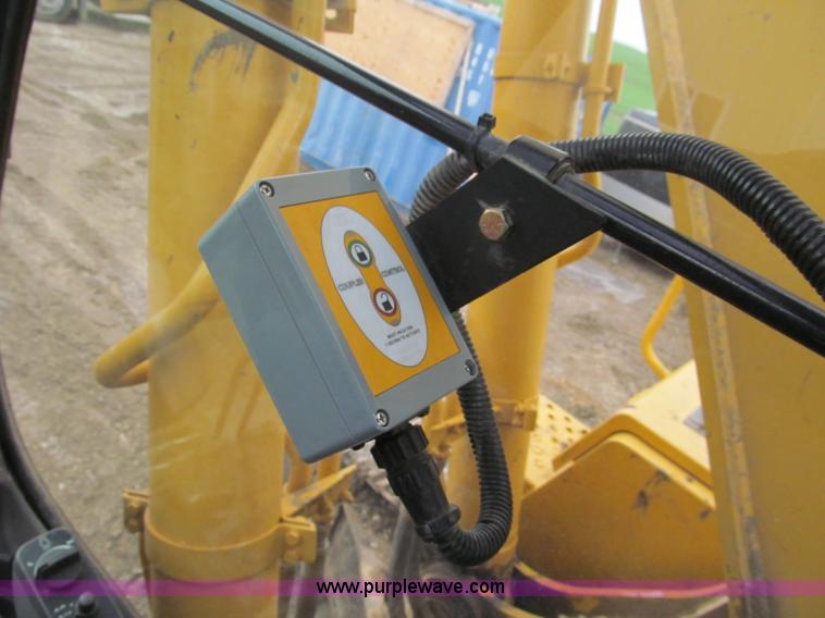 image for item E5862 2006 John Deere 330C LC excavator