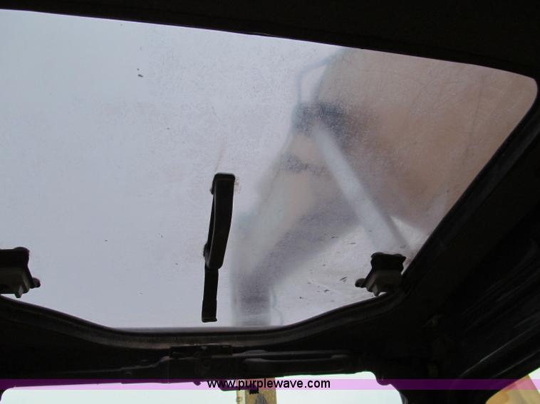 image for item E5862 2006 John Deere 330C LC excavator