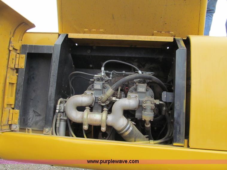 image for item E5862 2006 John Deere 330C LC excavator