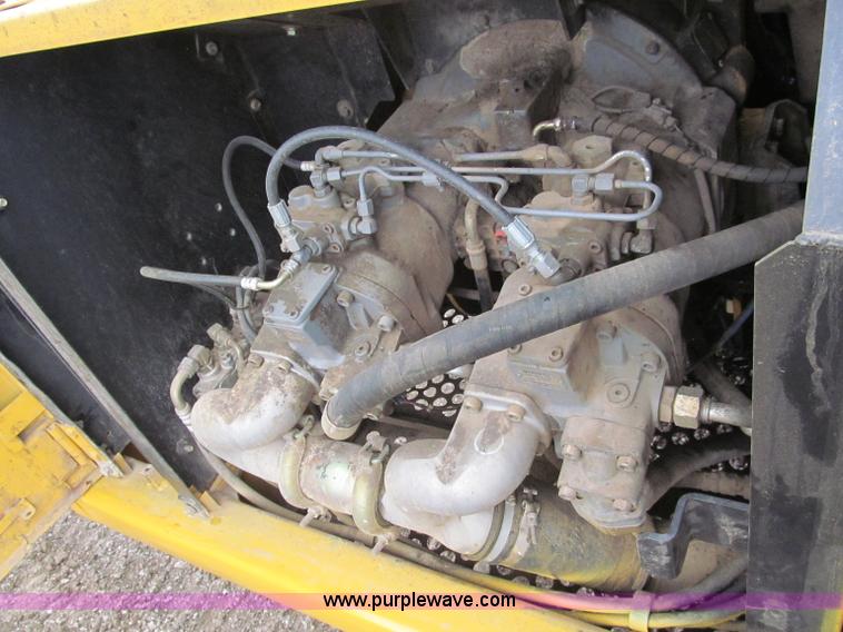 image for item E5862 2006 John Deere 330C LC excavator