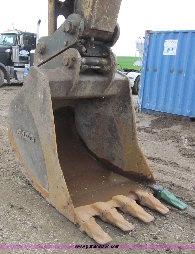 image for item E5862 2006 John Deere 330C LC excavator