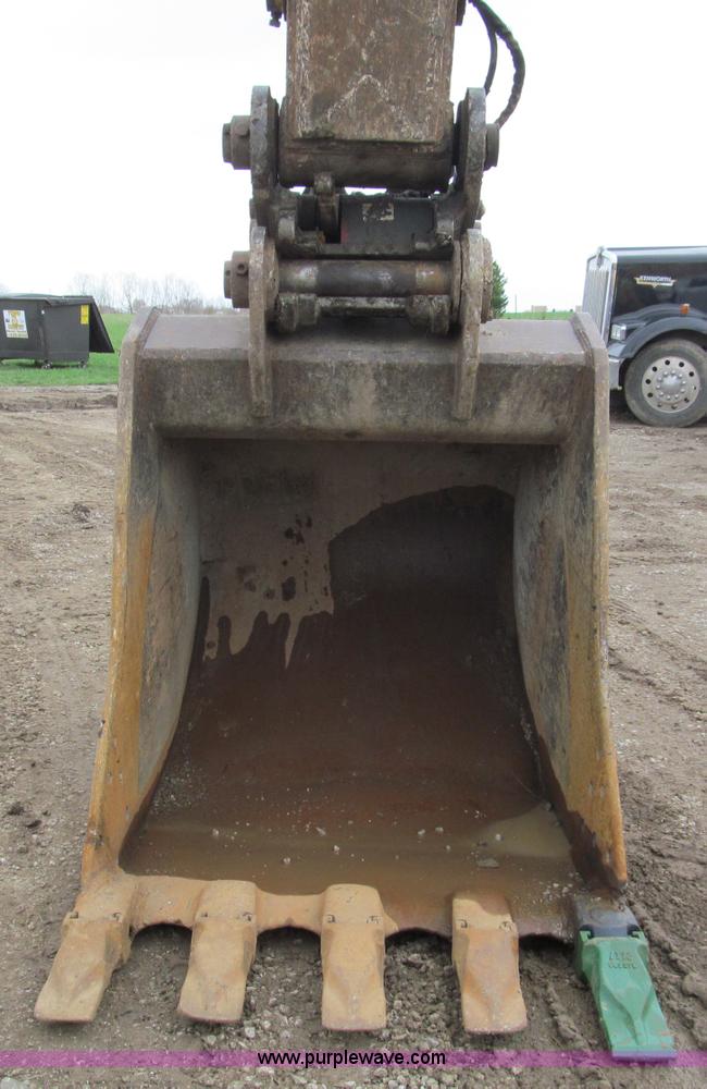 image for item E5862 2006 John Deere 330C LC excavator