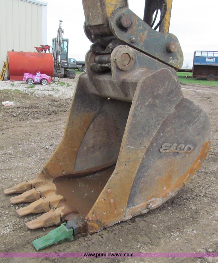 image for item E5862 2006 John Deere 330C LC excavator