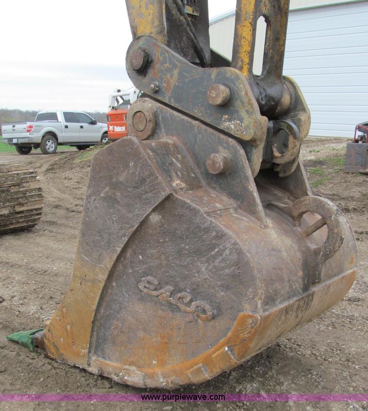 image for item E5862 2006 John Deere 330C LC excavator