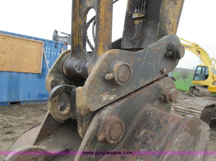 image for item E5862 2006 John Deere 330C LC excavator