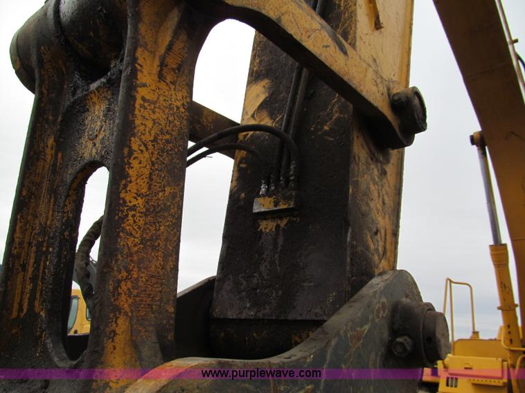 image for item E5862 2006 John Deere 330C LC excavator