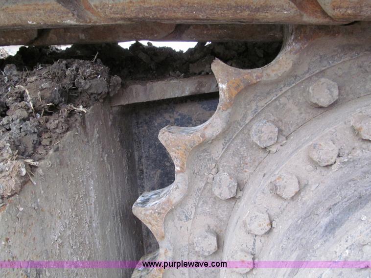 image for item E5862 2006 John Deere 330C LC excavator