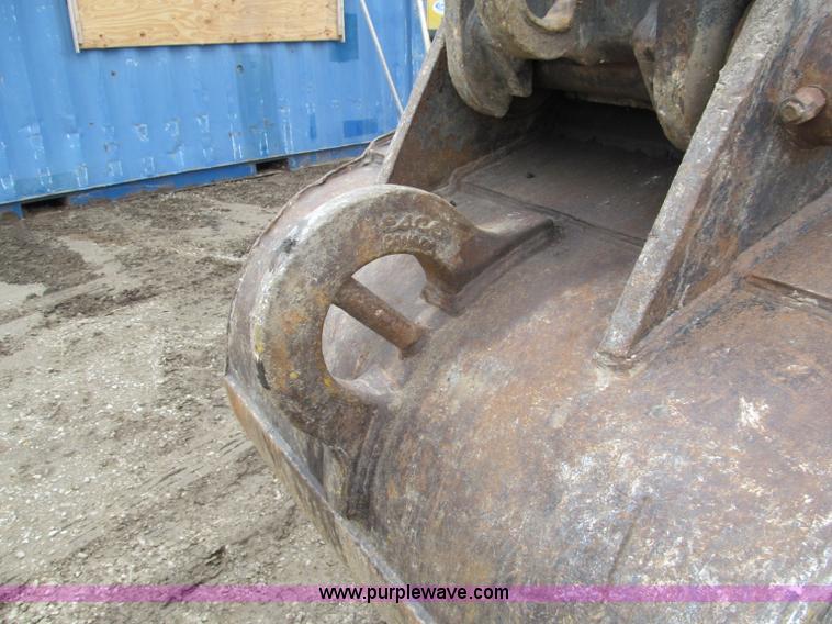 image for item E5862 2006 John Deere 330C LC excavator