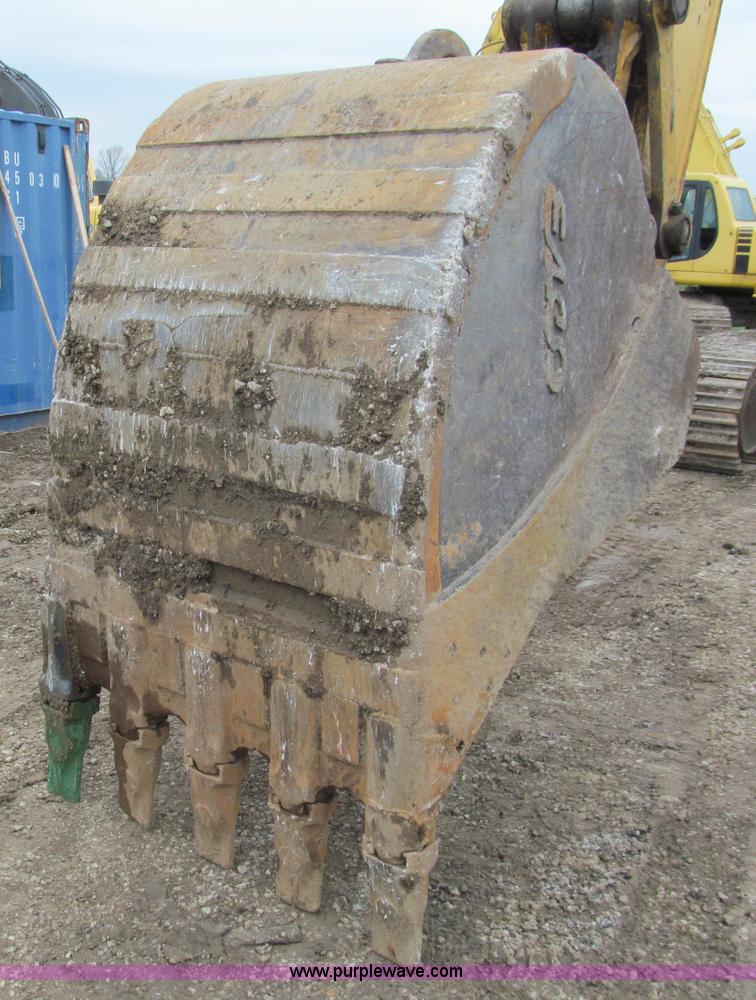 image for item E5862 2006 John Deere 330C LC excavator