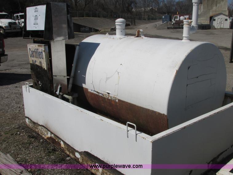 image for item E7175 500 gallon bulk petroleum tank