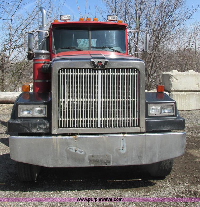 image for item E7179 1993 Western Star 4964F semi truck