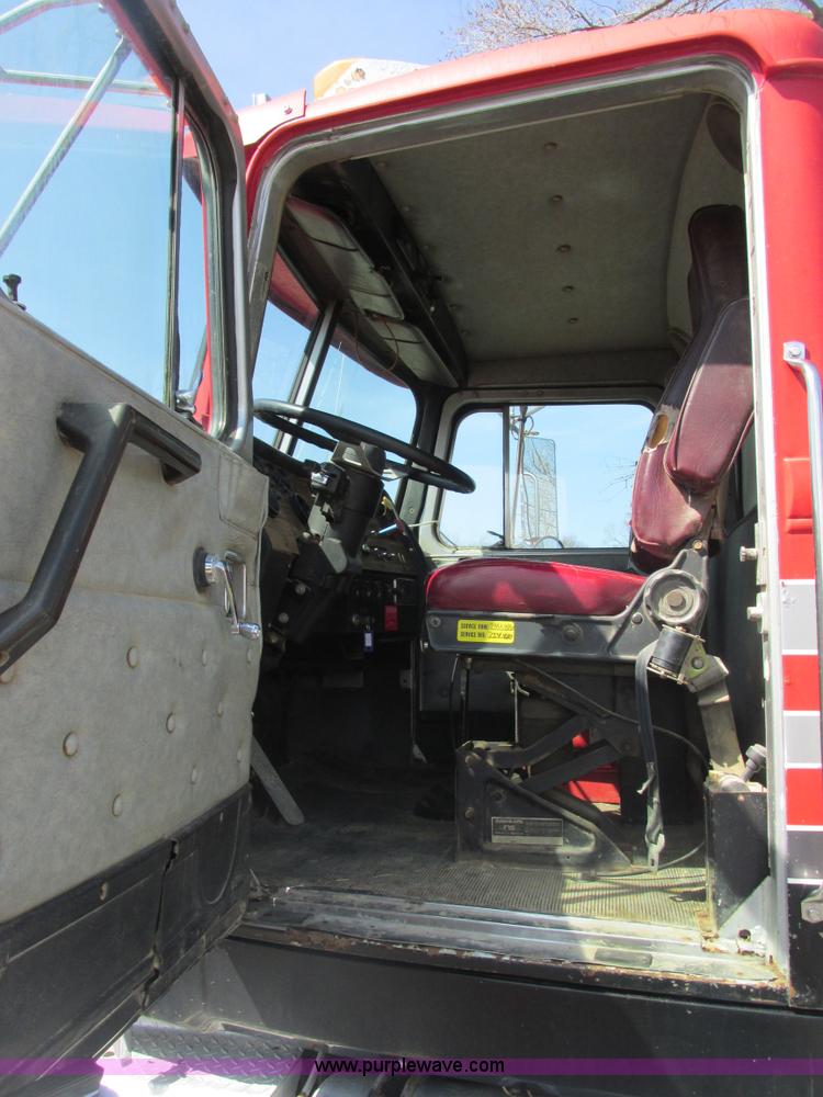 image for item E7179 1993 Western Star 4964F semi truck