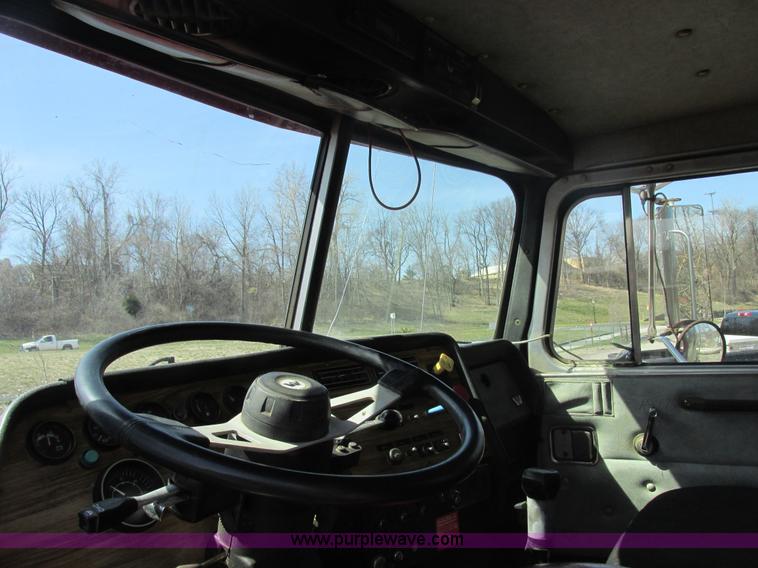image for item E7179 1993 Western Star 4964F semi truck