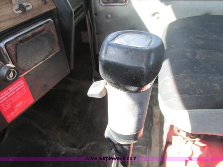 image for item E7179 1993 Western Star 4964F semi truck