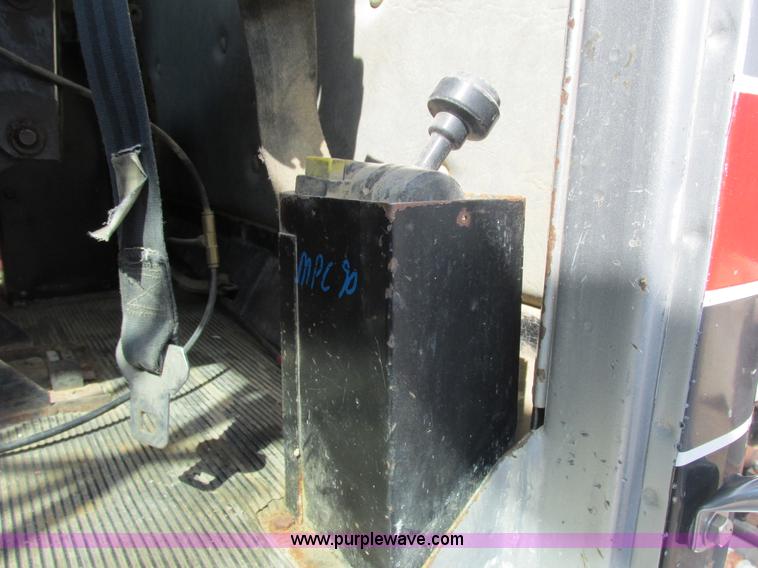 image for item E7179 1993 Western Star 4964F semi truck