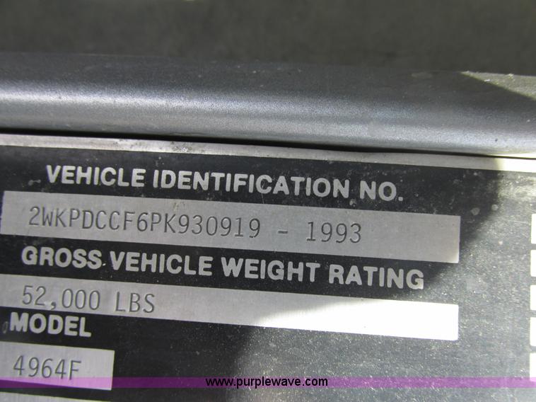 image for item E7179 1993 Western Star 4964F semi truck