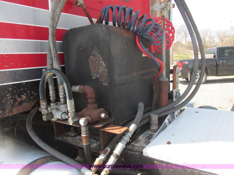 image for item E7179 1993 Western Star 4964F semi truck